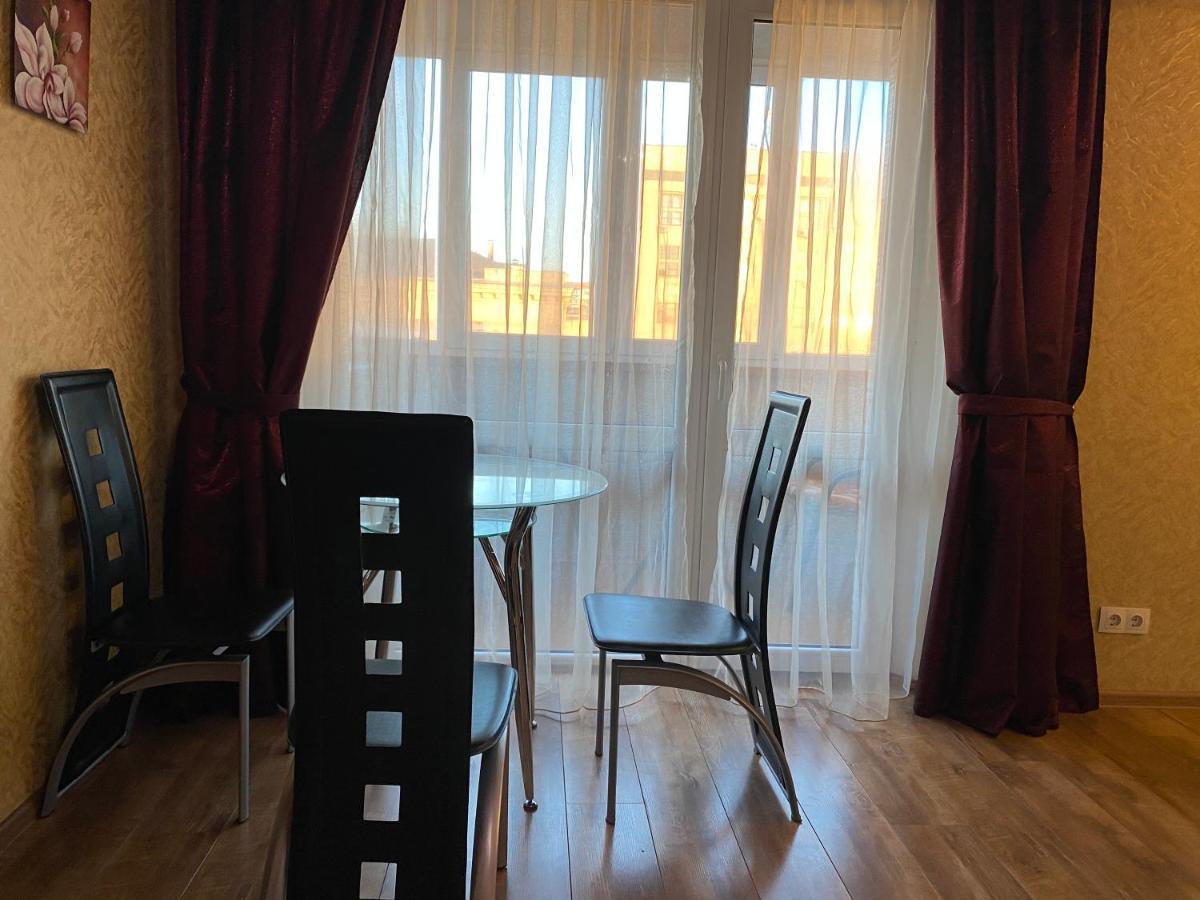 New Apartments With Panoramic Views On Avenue Nauky Charkiv Esterno foto
